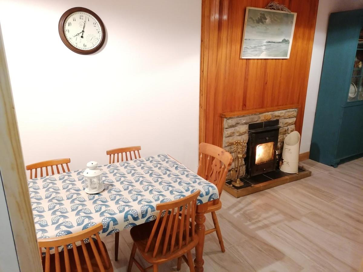Ferguson'S Traditional Townhouse Dunkineely Extérieur photo