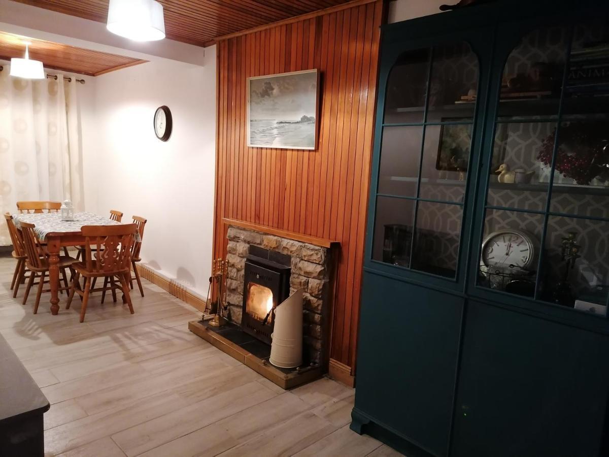 Ferguson'S Traditional Townhouse Dunkineely Extérieur photo