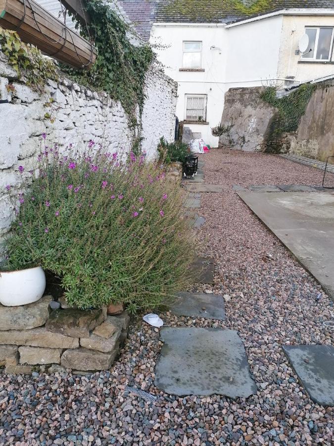 Ferguson'S Traditional Townhouse Dunkineely Extérieur photo