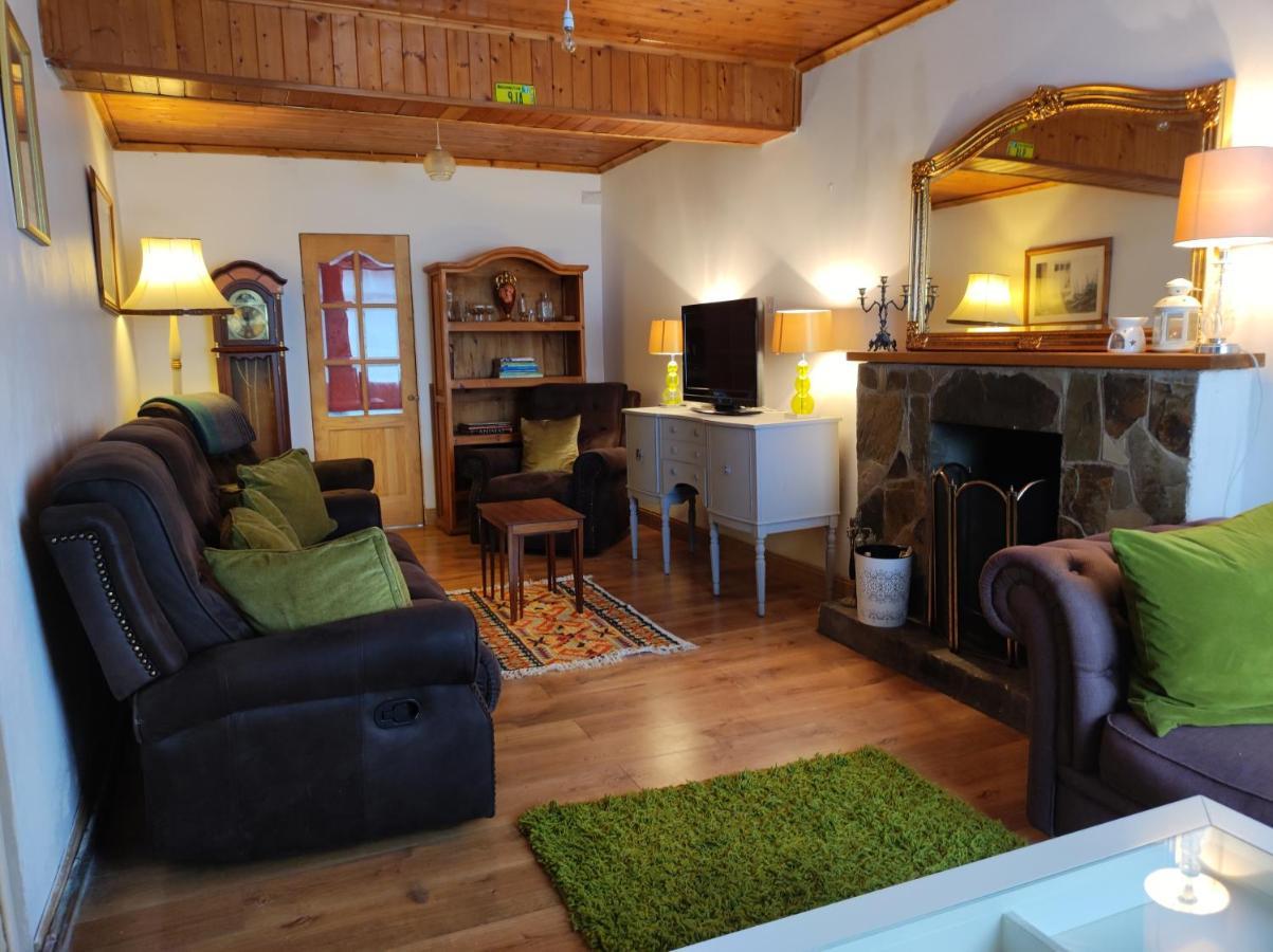Ferguson'S Traditional Townhouse Dunkineely Extérieur photo