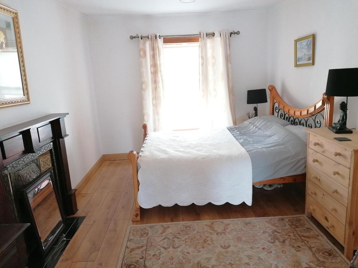 Ferguson'S Traditional Townhouse Dunkineely Extérieur photo
